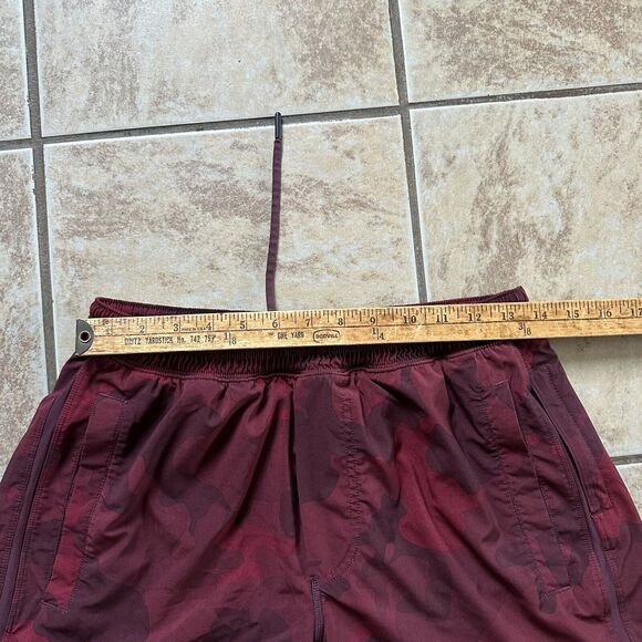 Lululemon Pace Breaker Shorts‎ Smokescreen Camo Oxblood Rosewood Lined 9” Medium - Picture 11 of 13